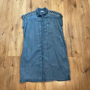 Northern Reflections Light Blue Chambray Button-Up Top